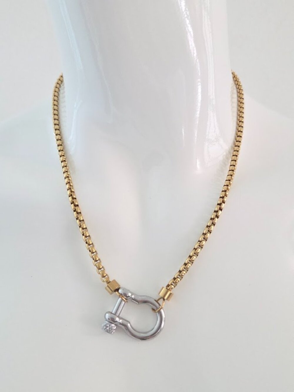 Stainless Steel Two Tone Horseshoe Shackle Clasp Box Chain Pendant Necklace - Picture 9 of 14